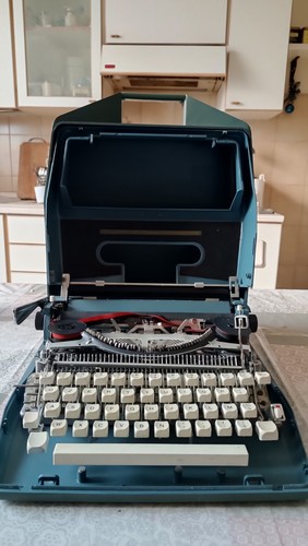 Macchina scrivere portatile - scrivere,