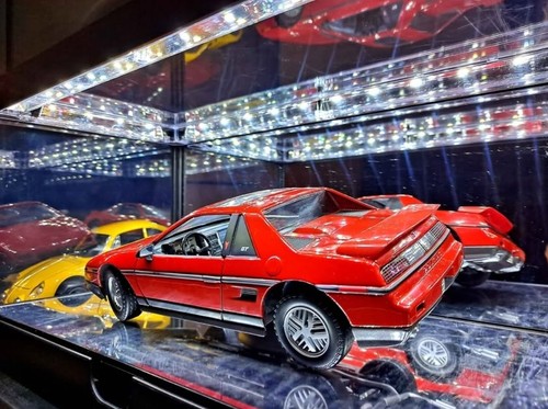 1985 pontiac fiero gt red - 1/18,