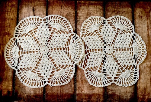 Vintage hand crocheted - x,