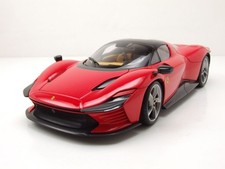 Modellino auto Ferrari Daytona SP3 rosso 1:18 firma Bburago