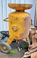 SABBIATRICE PROFESSIONALE PER METALLI – POTENZA, PRECISIONE E AFFIDABILITÀ