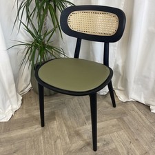 Sedia moderna con schienale in