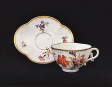 Ancienne tasse et sous tasse