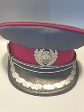 Vecchio berretto con visiera