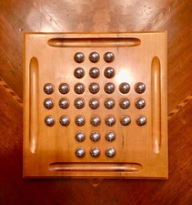 Gioco da tavolo dama cinese in legno con biglie in acciaio.