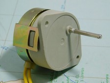 MOTORE ELETTRICO CON RIDUTTORE  1/10 RPM 220VAC 4W 42x30mm ASSE 3x27mm JUEI YUH