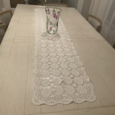  Runner da tavolo in pizzo lavorato a mano all'uncinetto cotone bianco 69x15 pollici perfette condizioni