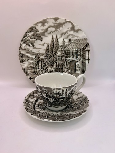 Piatto piattino tazza trio tè