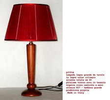 Lampada da tavolo in legno tornito col ciliegio cm60 con paralume nastrato rosso