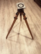 Ríes antico treppiede in