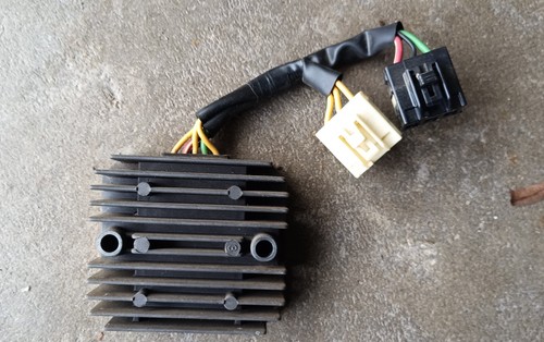 Regolatore tensione - regolatore,