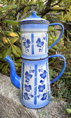 Vecchia caffettiera latta