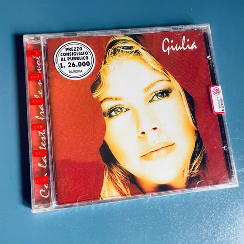 Giulia con la testa fra - –,