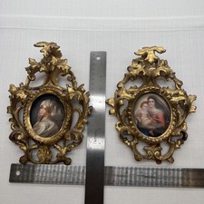 TARGHE IN PORCELLANA DIPINTE A MANO CON CORNICI IN LEGNO DORATO ROCOCÒ DA RESTAURARE