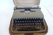 MACCHINA PER SCRIVERE OLIVETTI LETTERA 22 TYPEWRITER  .