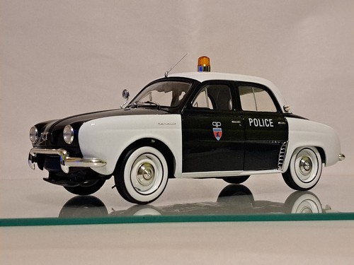 Modellino auto scala 18 - auto, 1/18