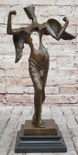 Statua scultura firmata