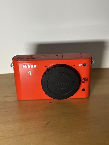 Nikon double zoom - j2,