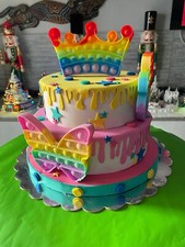 Torta scenografica tema Pop it