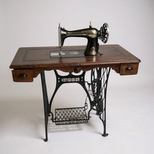 Macchina da cucire singer d'epoca del 1923 in ottimo stato di conservazione