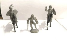 Lotto 3 Soldatini Medievali