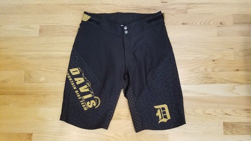 Pantaloncini larghi