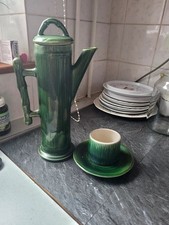 Caffettiera, tazza e piattino