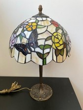 Lampada da tavolo liberty con rose e farfalle