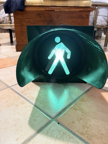 Semaforo pedonale verde - pedonale,