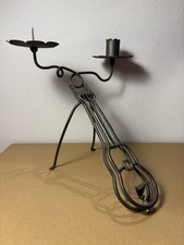porta candele in ferro battuto con la forma di una chitarra