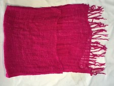 Sciarpa in seta grezza naturale, prodotto artigianale realizzato e tinto a mano.