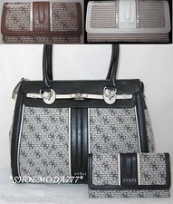 GUESS ADELISA 4 G Logo Bag