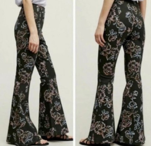 Pantaloni svasati floreali
