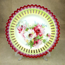 ⭐ Vintage Reticulated Floral