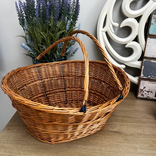 Vintage wicker shopping - vintage,