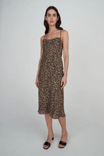 Abito con cappuccio in seta