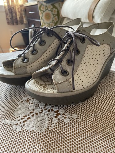 Sandali con zeppa fly london - con,