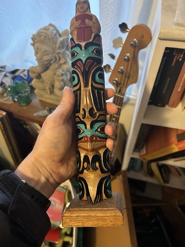 Totem tlingit intagliato - intagliato, a
