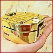 Antica bussola marittima in