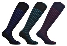 Calze uomo lunghe fondo blu, a coste gessate in filato lana merino e cashmere