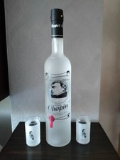 Vodka Chopin 40% 500 ml + 2 bicchierini in vetro. Buona idea per un regalo!!