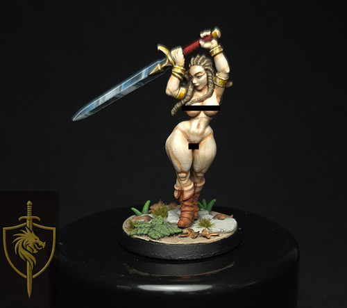 Miniatura guerriera donna nuda