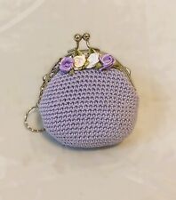borsellino uncinetto, lilla, con fiori sul davanti, misura  10x9 cm prof. 7 cm 