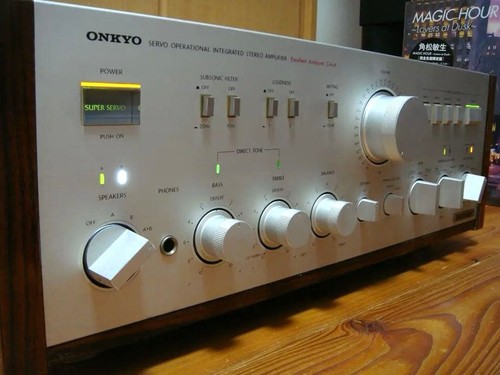 Amplificatore stereo integrato
