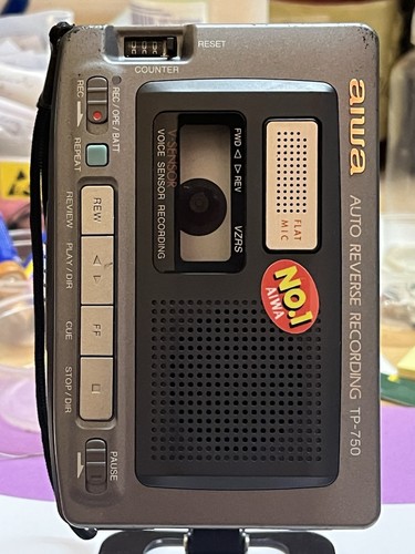 Aiwa portable cassette - 🟡aiwa,
