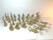 LOTTO 24 SOLDATINI 1:32 AIRFIX