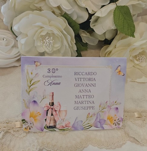 Segnatavolo con nomi invitati
