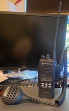 Motorola HT1250 UHF radio