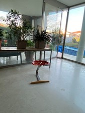 sgabello design mezzadro seduta acciaio verniciato arancione, piede acciaio