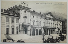 AOSTA  PIAZZA CARLO ALBERTO E PALAZZO MUNICIPALE MERCATO CARTOLINA D'EPOCA  1920